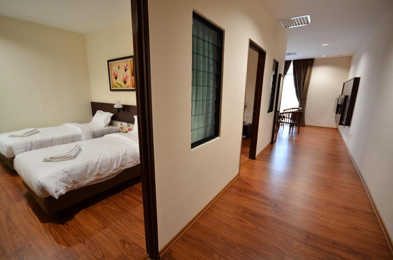 906 Riverside Hotel Малакка Экстерьер фото