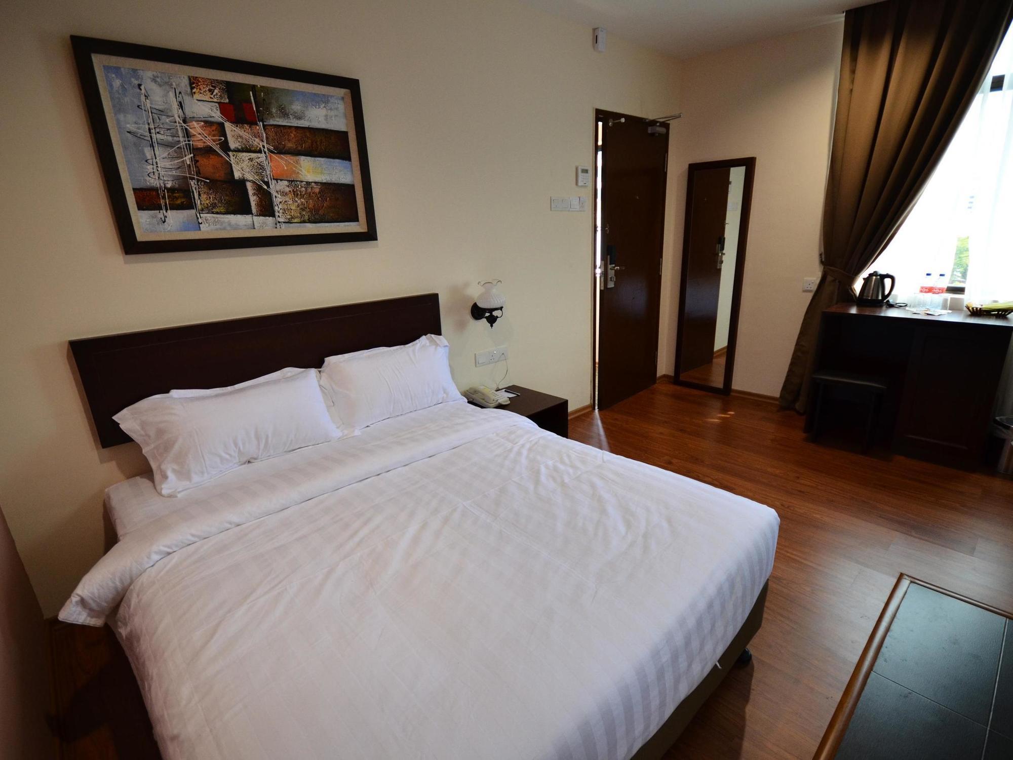 906 Riverside Hotel Малакка Экстерьер фото