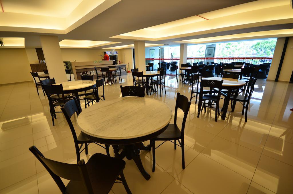 906 Riverside Hotel Малакка Экстерьер фото