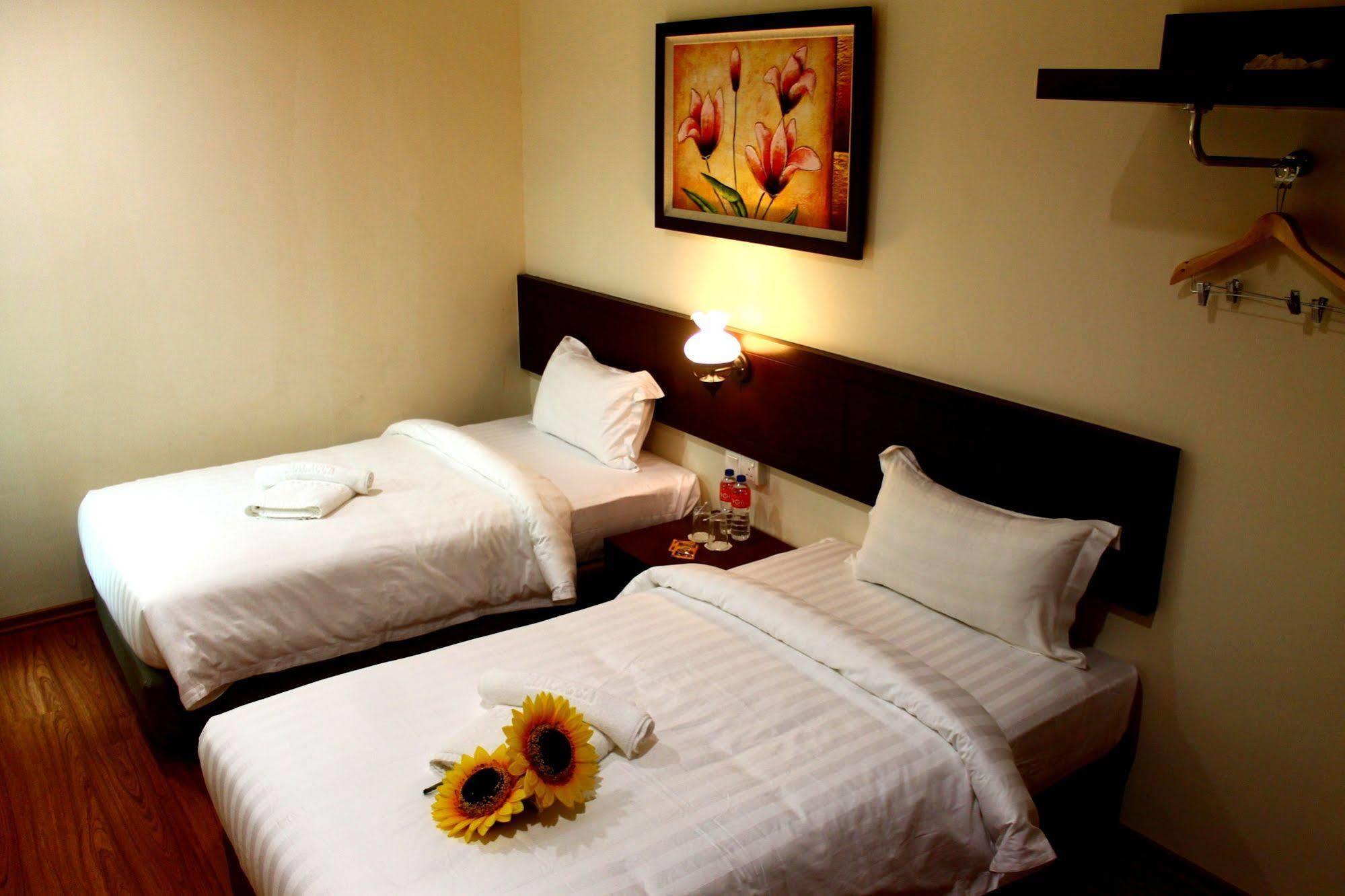 906 Riverside Hotel Малакка Экстерьер фото