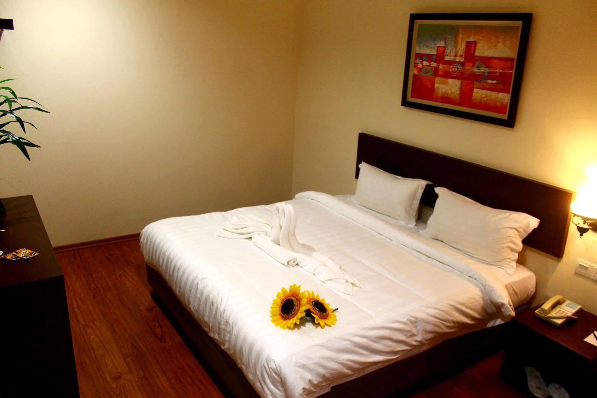 906 Riverside Hotel Малакка Экстерьер фото