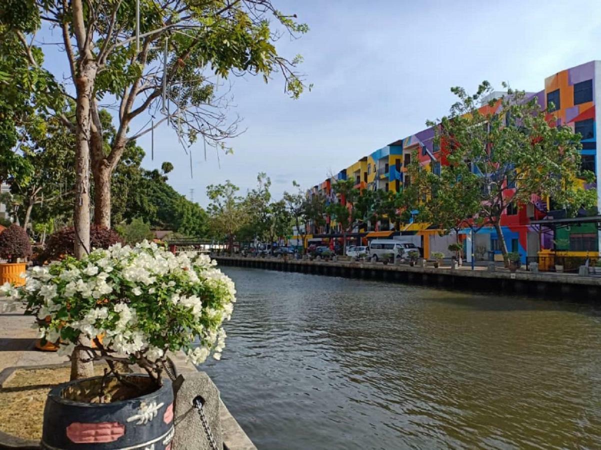 906 Riverside Hotel Малакка Экстерьер фото