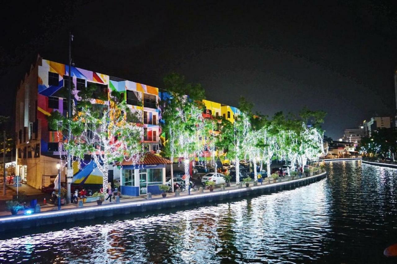 906 Riverside Hotel Малакка Экстерьер фото