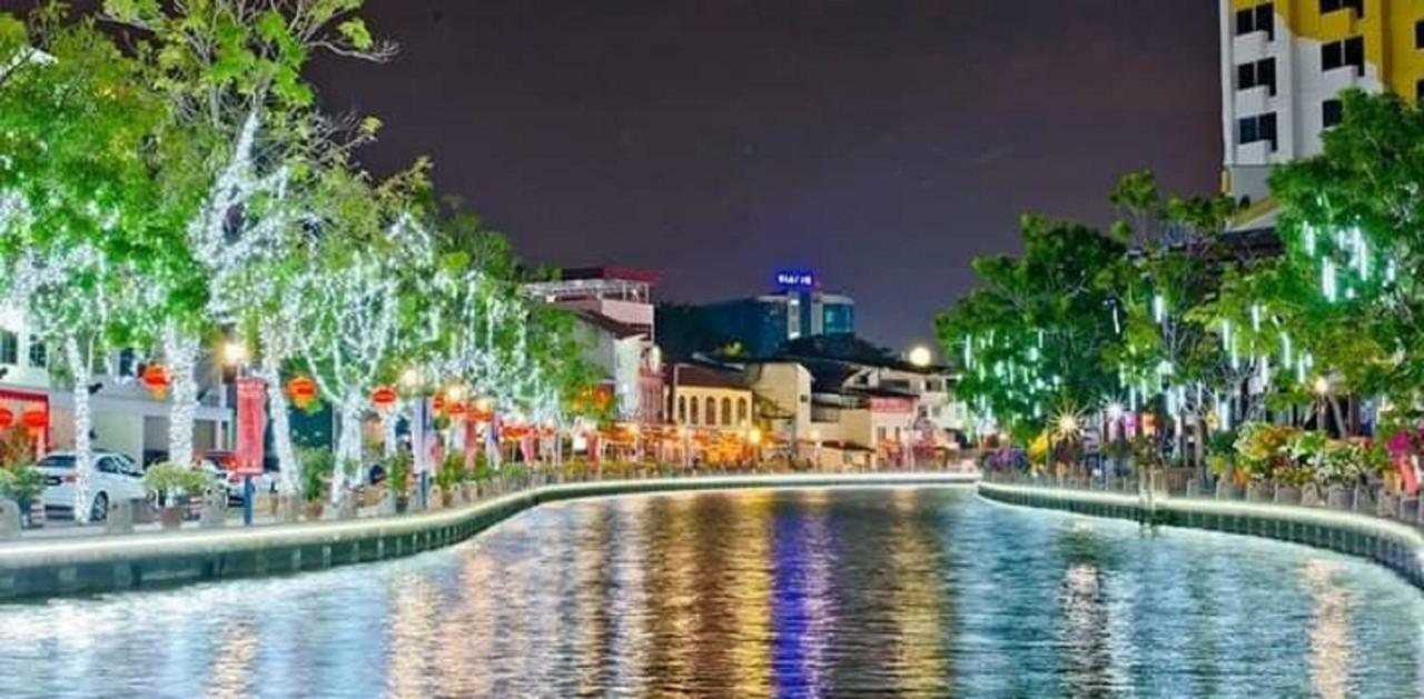 906 Riverside Hotel Малакка Экстерьер фото